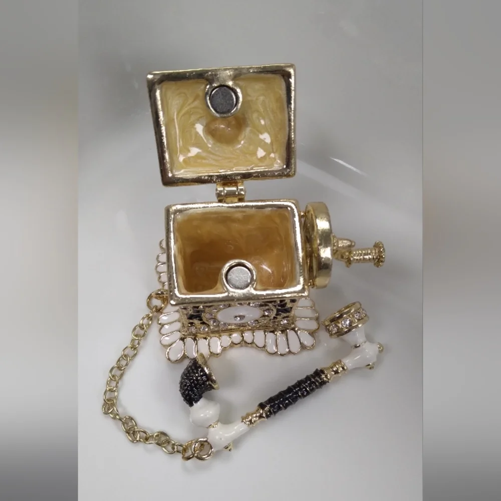 N/A charming trinket