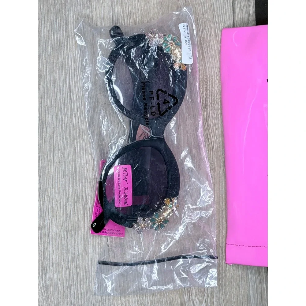 Betsey Johnson betsey johnson