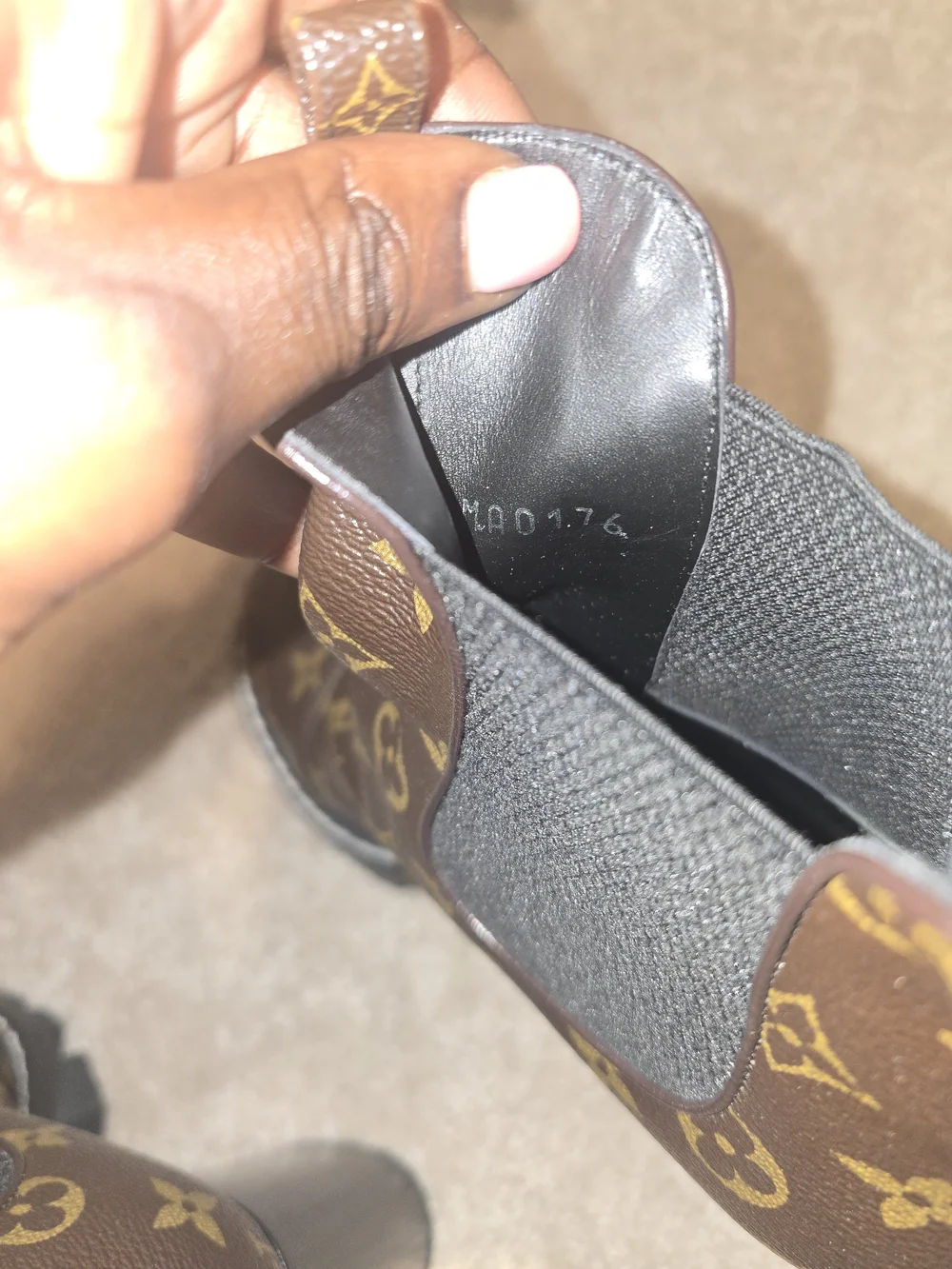 Louis Vuitton authentic looking