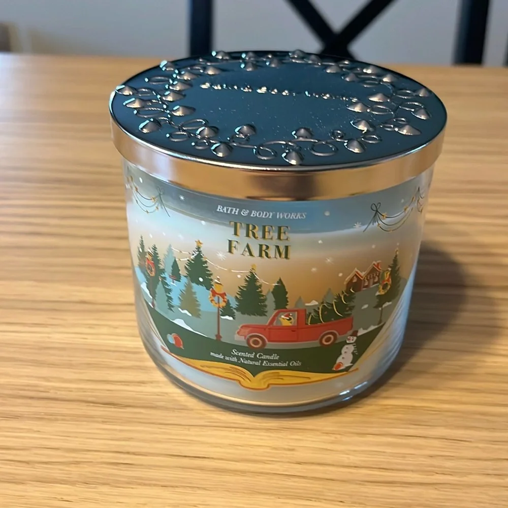 Bath & Body Works 3 Wick Candle. Tree Farm.
