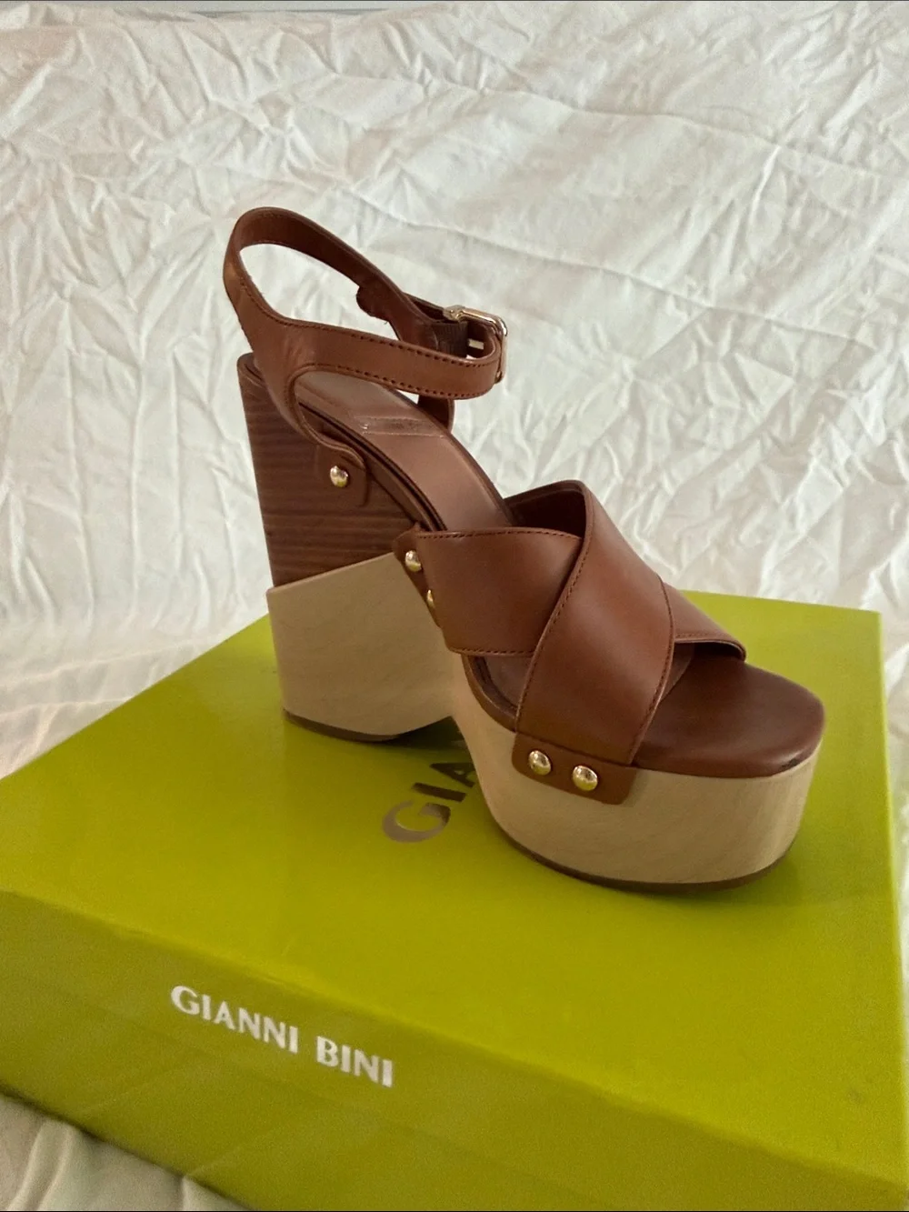 Gianni Bini leather casual buckle