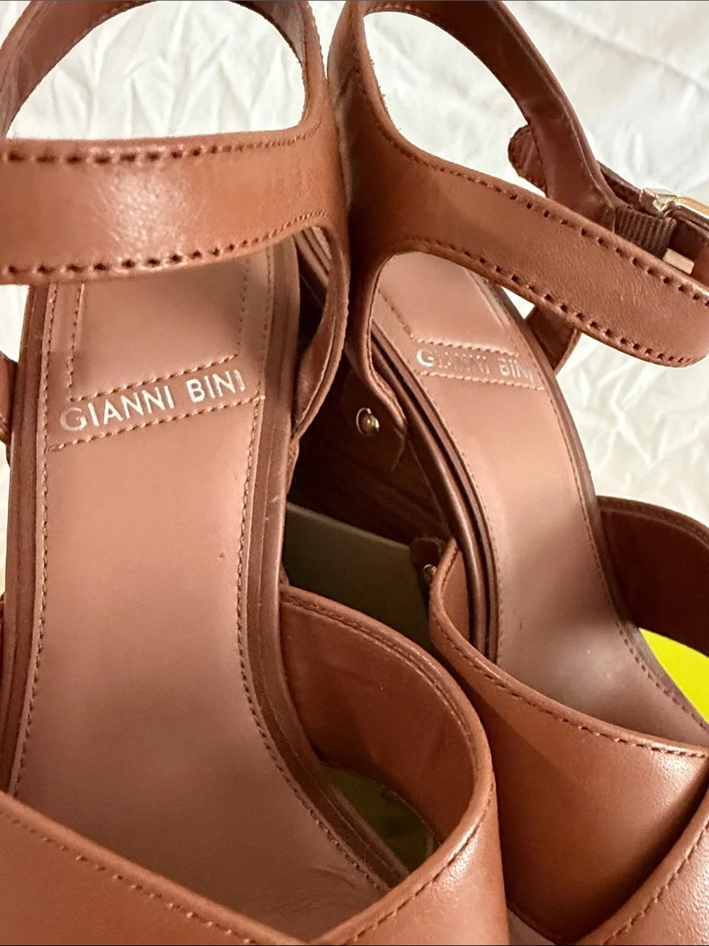 Gianni Bini tone outfits buckle