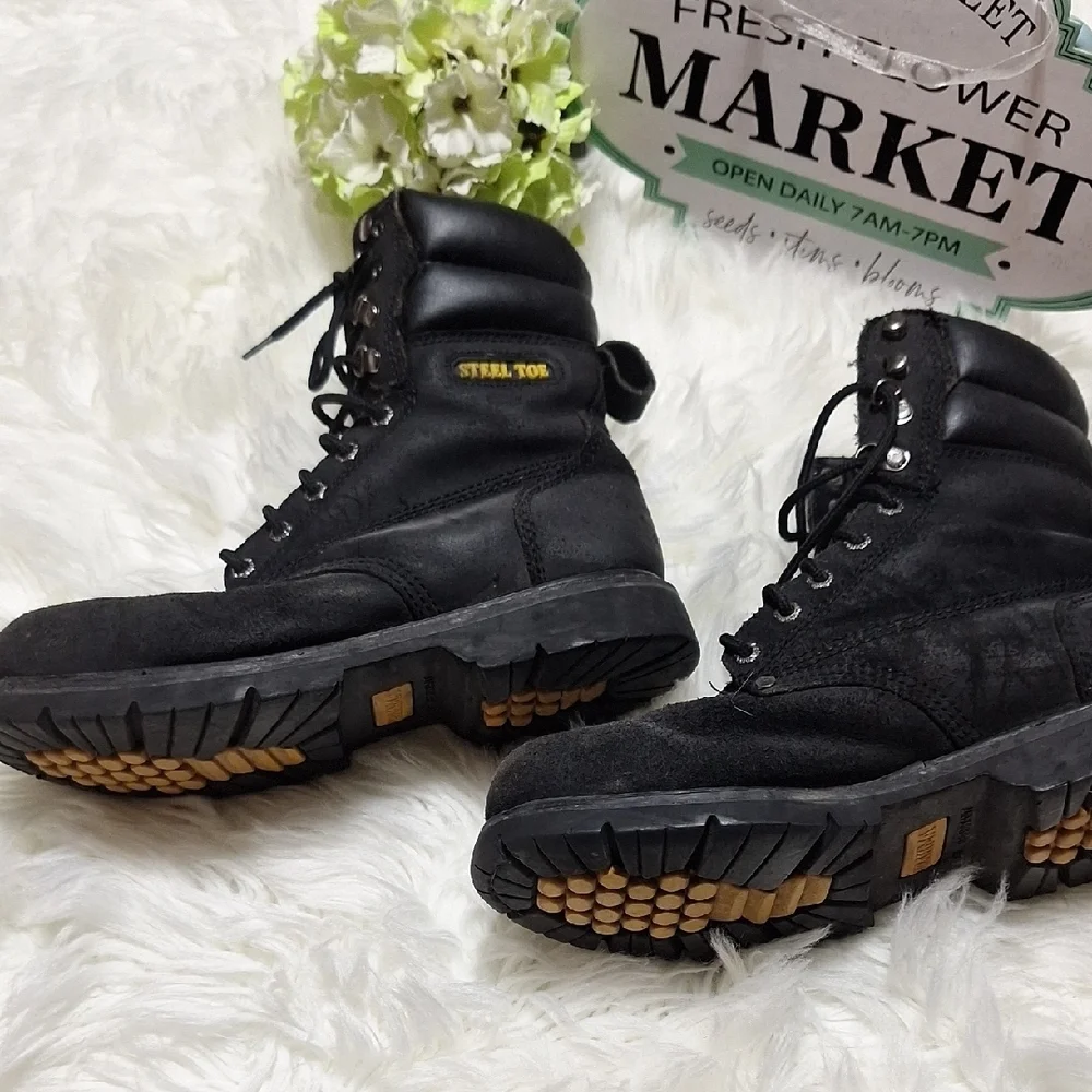 Boots black featuring