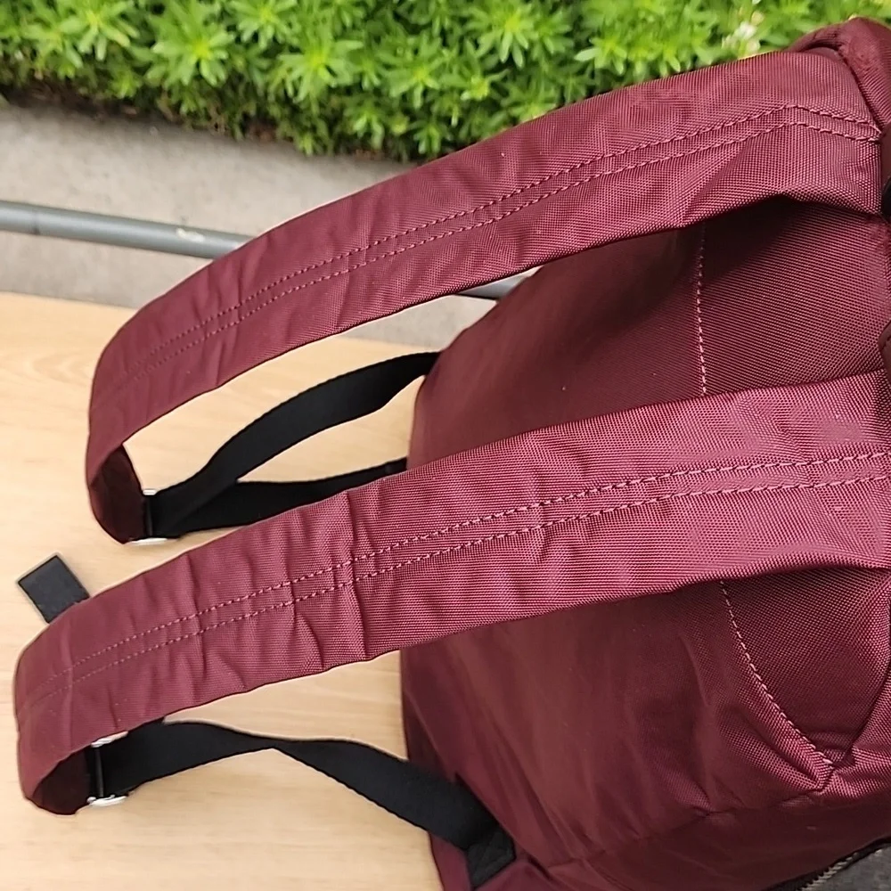 Marc Jacobs zipper sturdy
