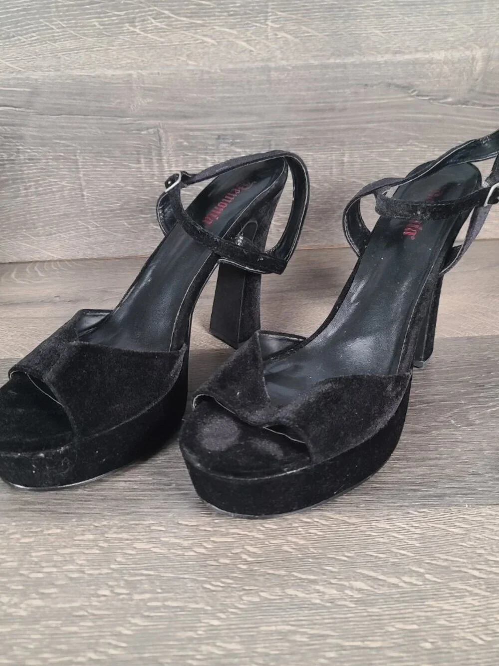Demonia black velvet