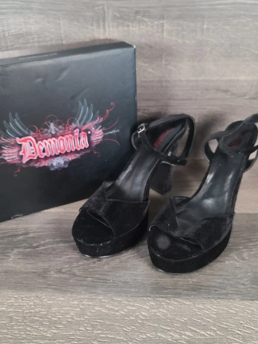 Demonia Black Velvet Dolly 09 Pumps Size 16M