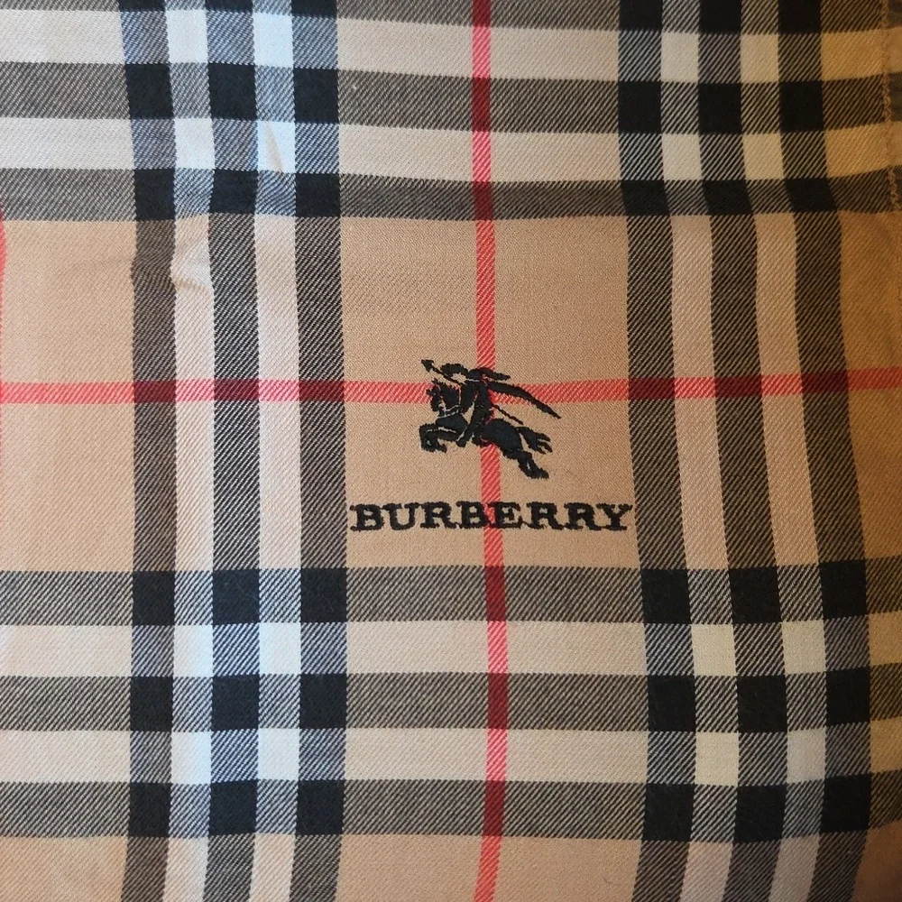 Burberry elegant square