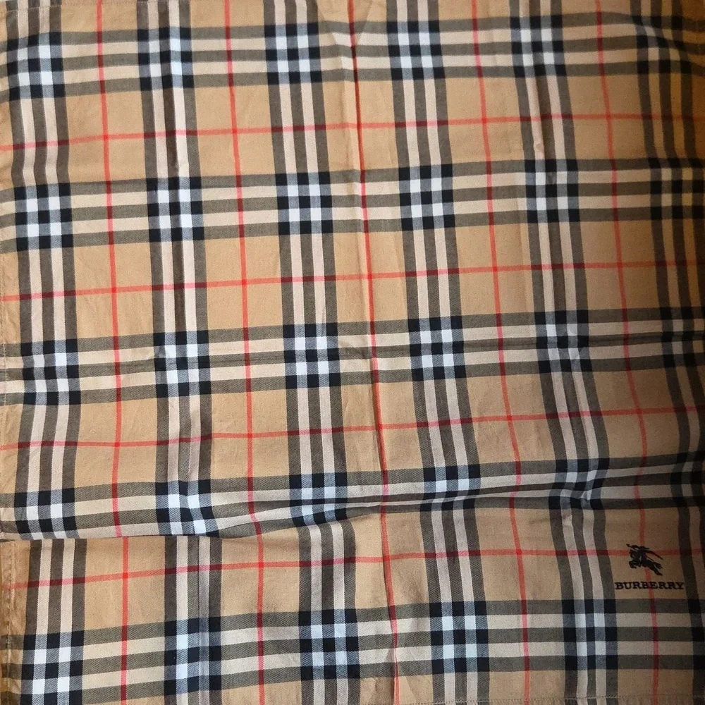 Burberry elegant square