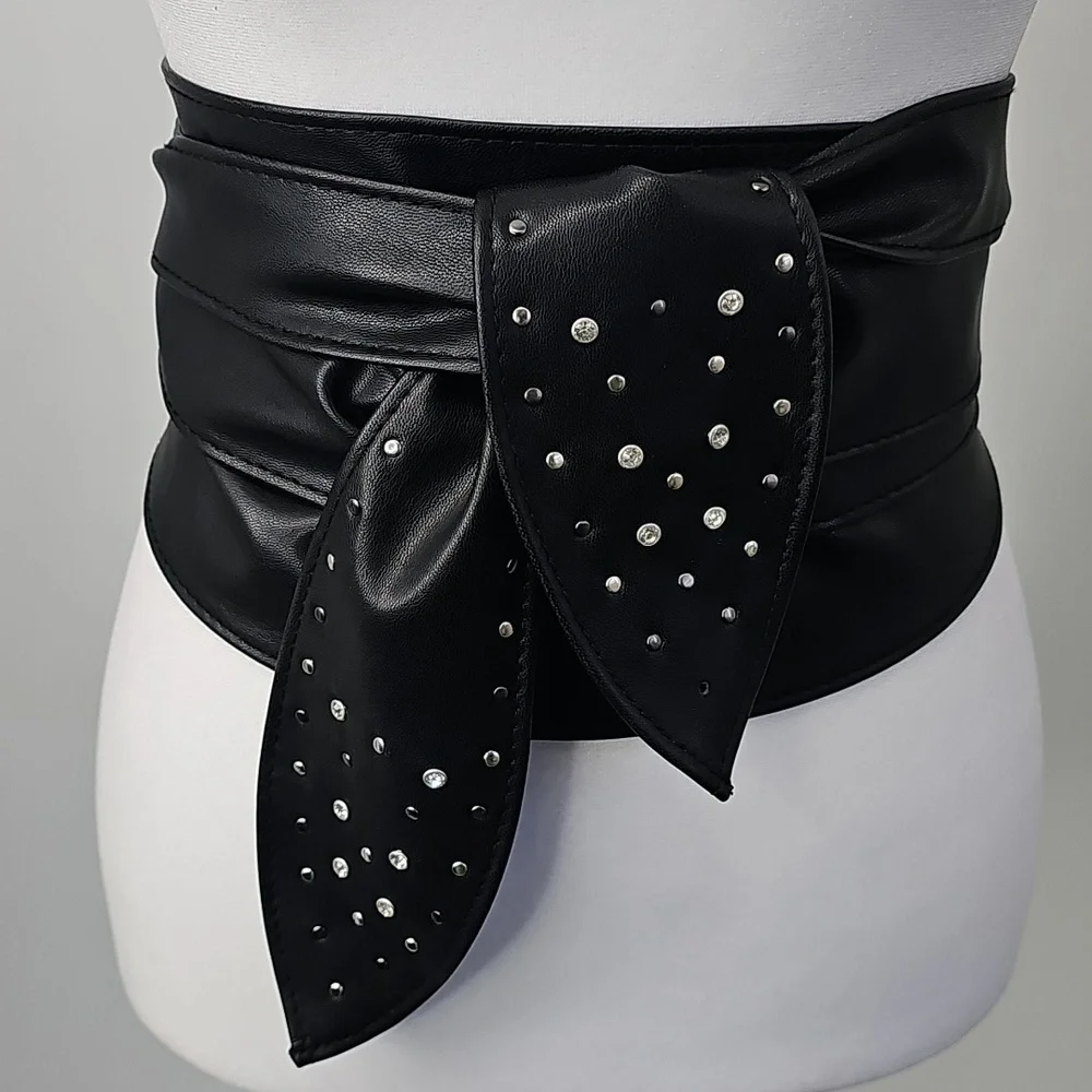 N/A embellishments modern