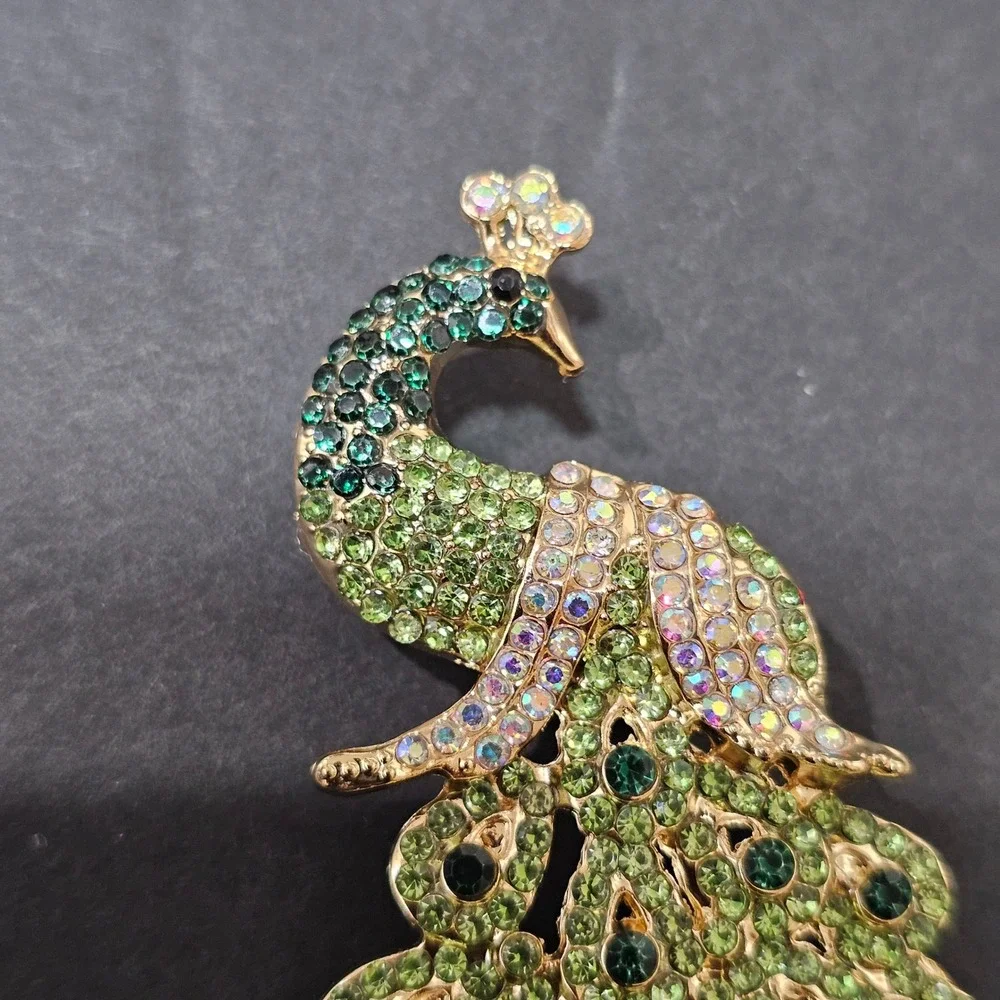 N/A peacock brooch