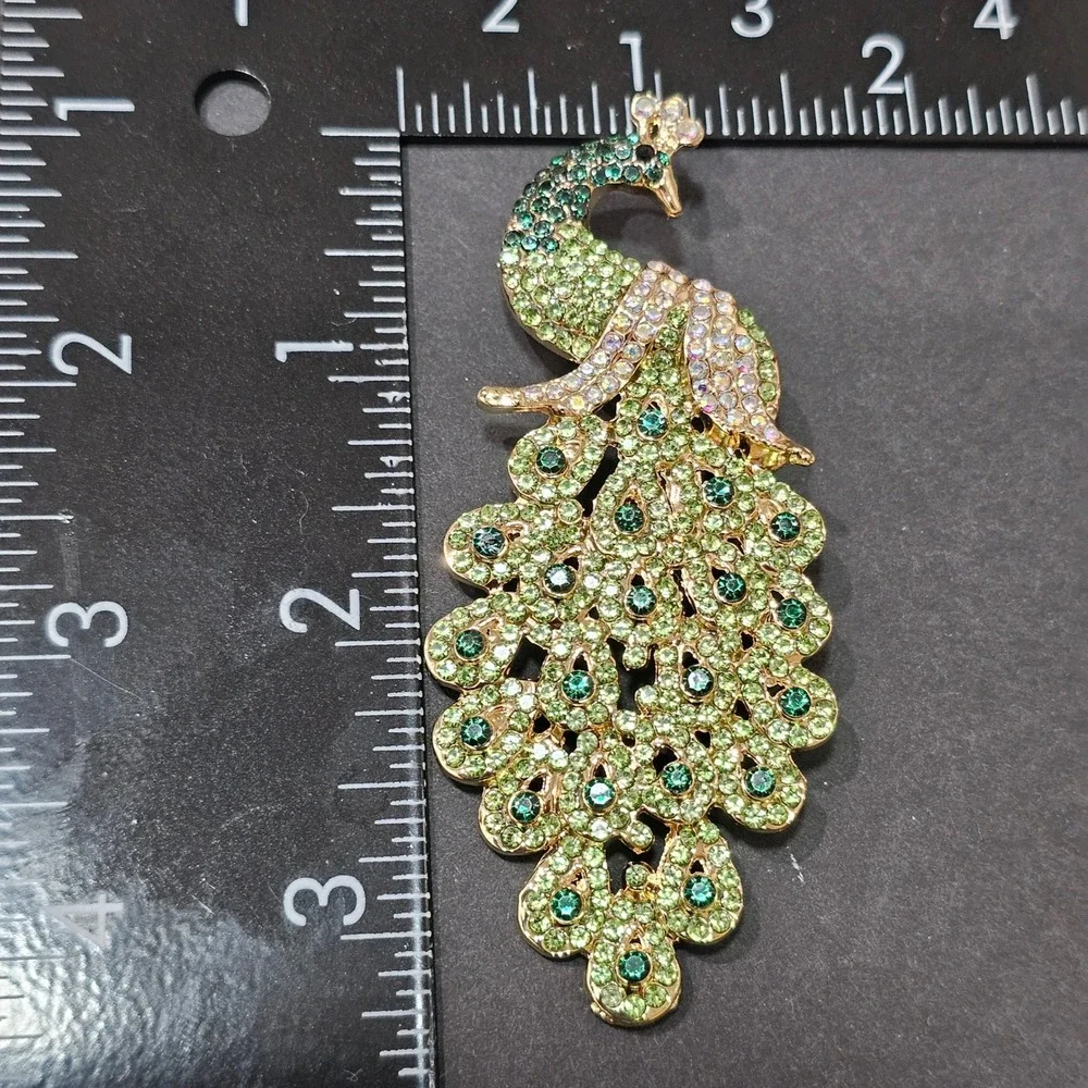 N/A peacock brooch