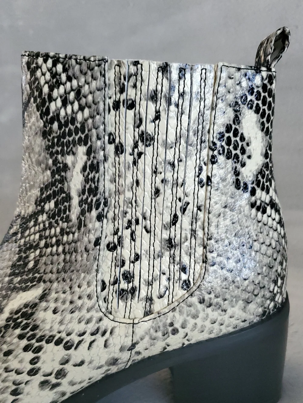🆕️ BLONDO Elvina Waterproof Leather Snake Embossed Ankle Boots WOMEN'S SIZE: 7M