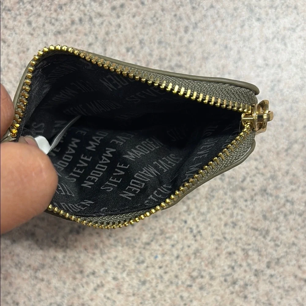 Steve Madden card width tone