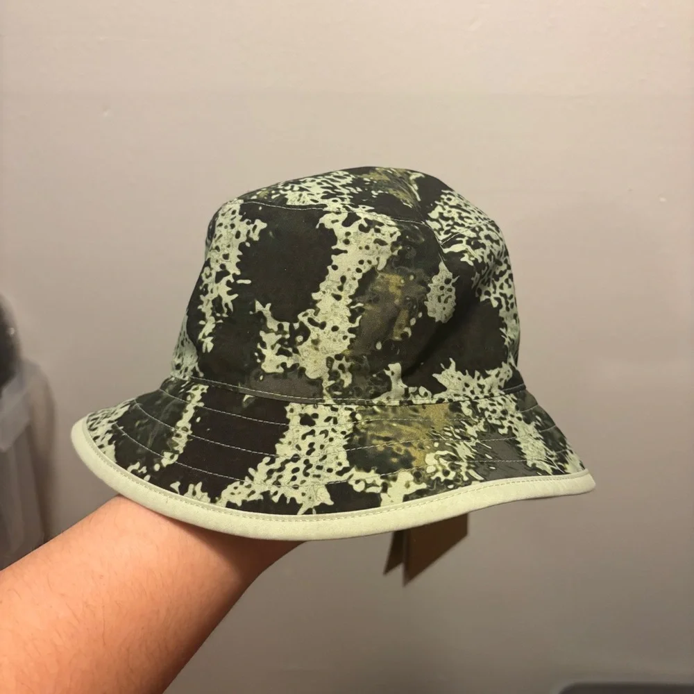 The North Face Kids Bucket Hat in Black and Olive Camo