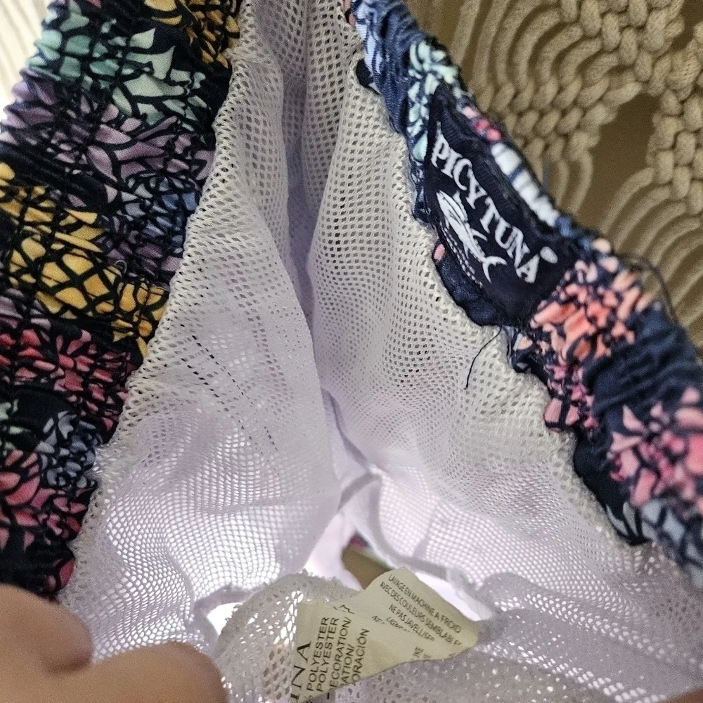 Spicy Tuna inside medium mesh