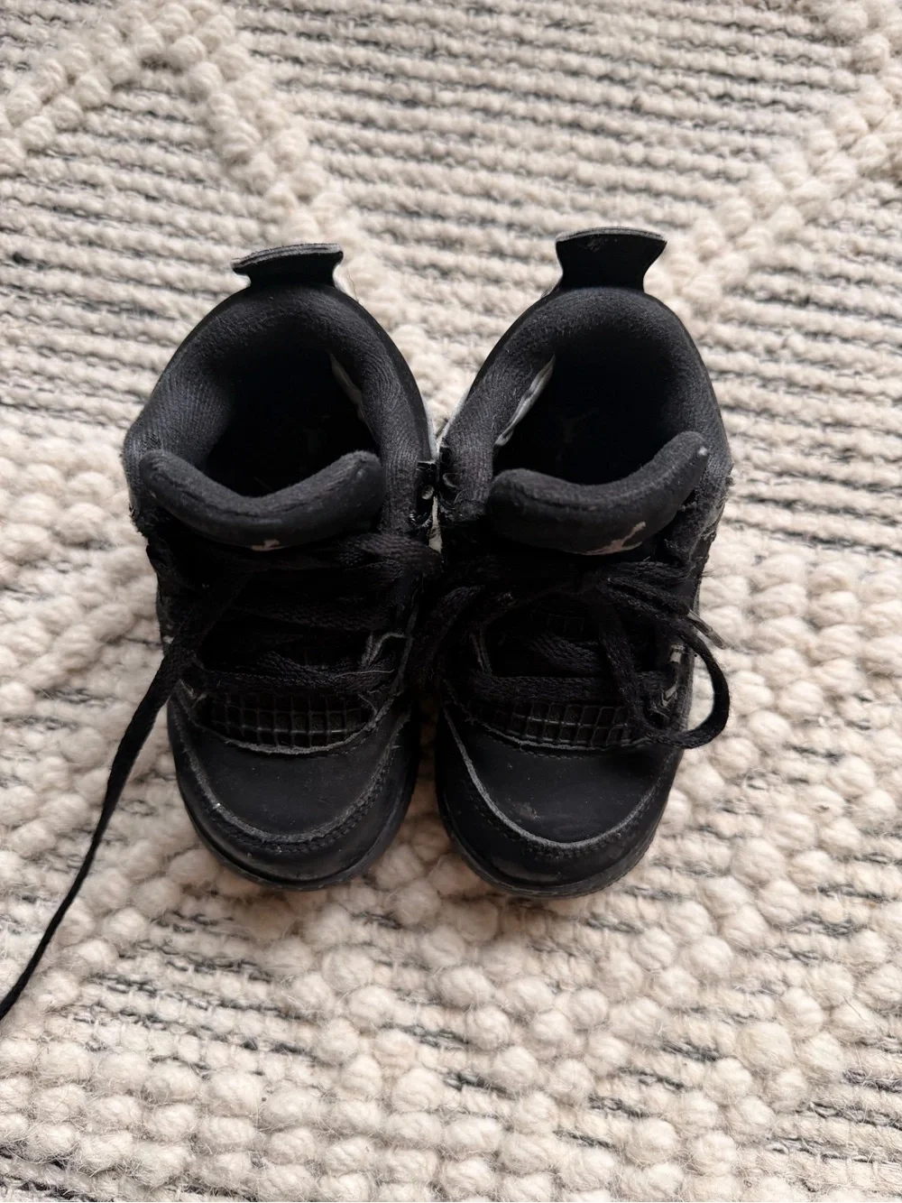 Nike sleek black