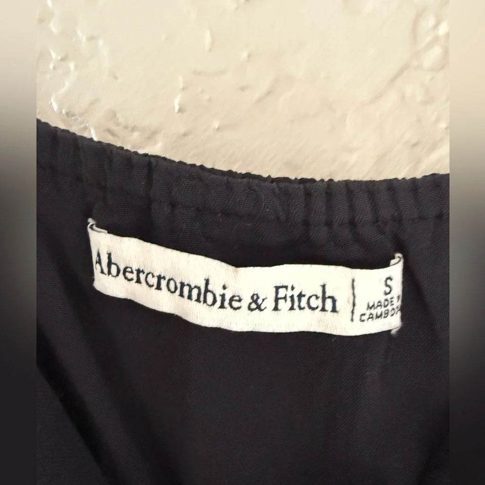 Abercrombie & Fitch chic black