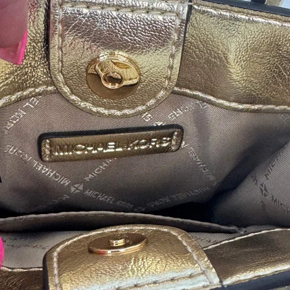 Michael Kors many structured this