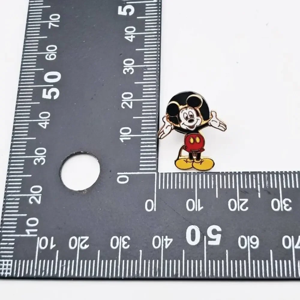 Disney Mickey Mouse Pin Arms Stretched Out (Retired)
