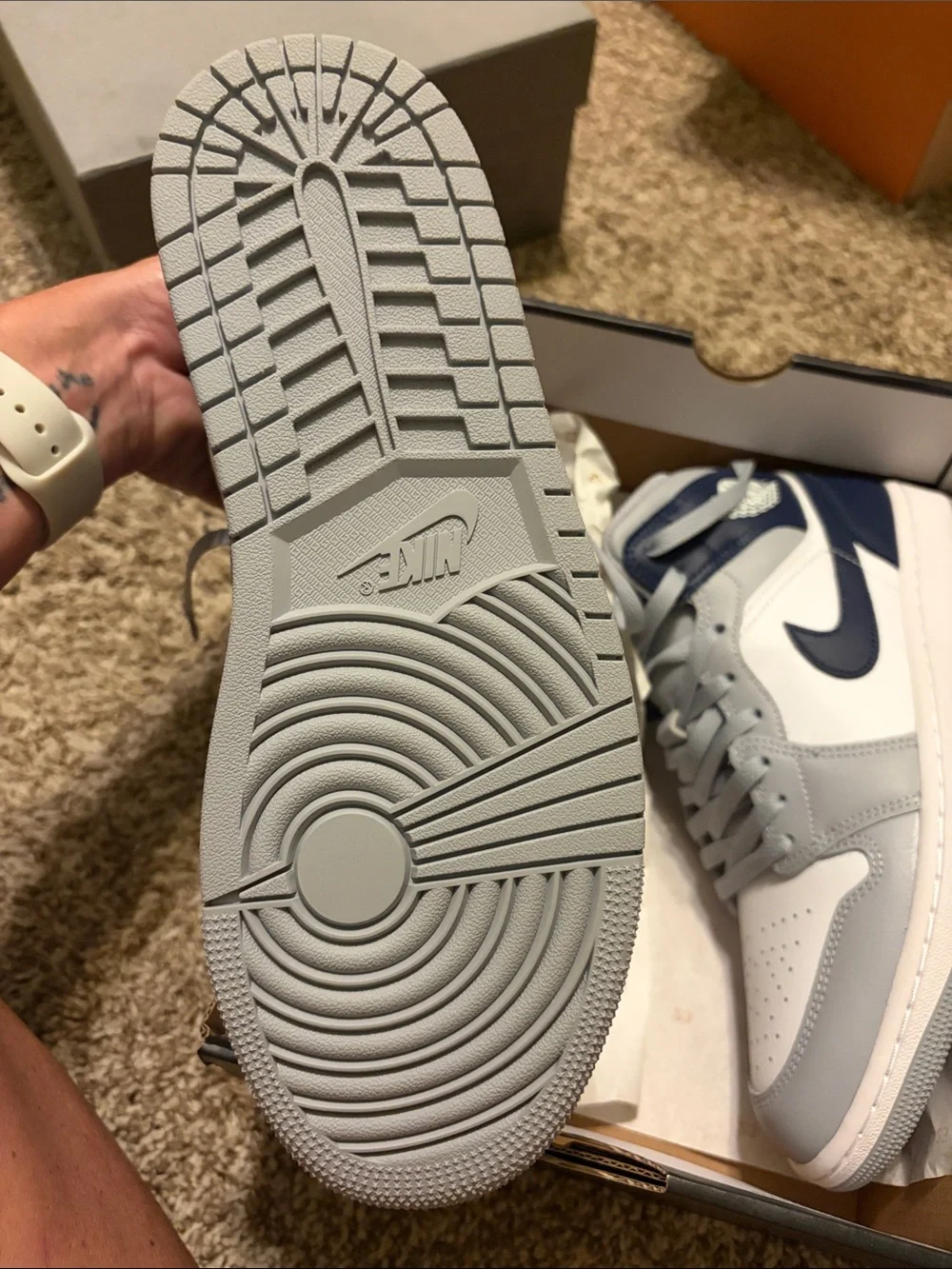 Nike mid top