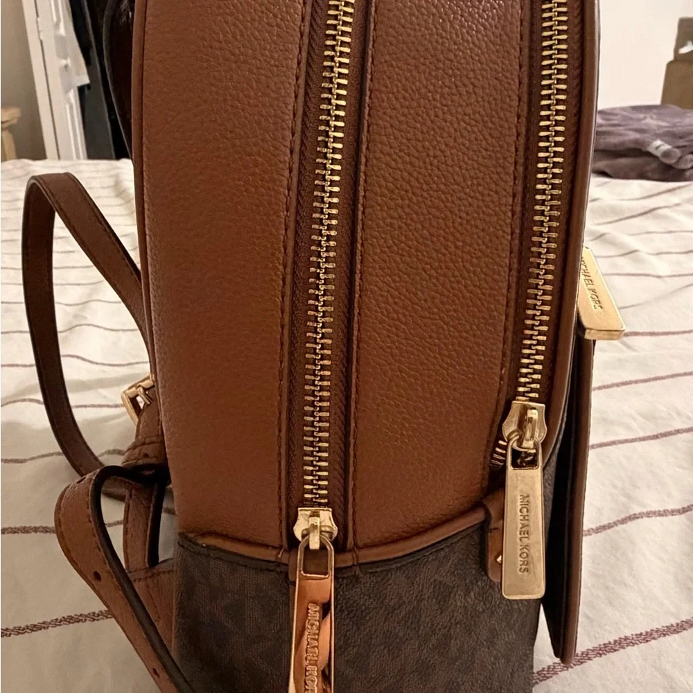Michael Kors compact dome