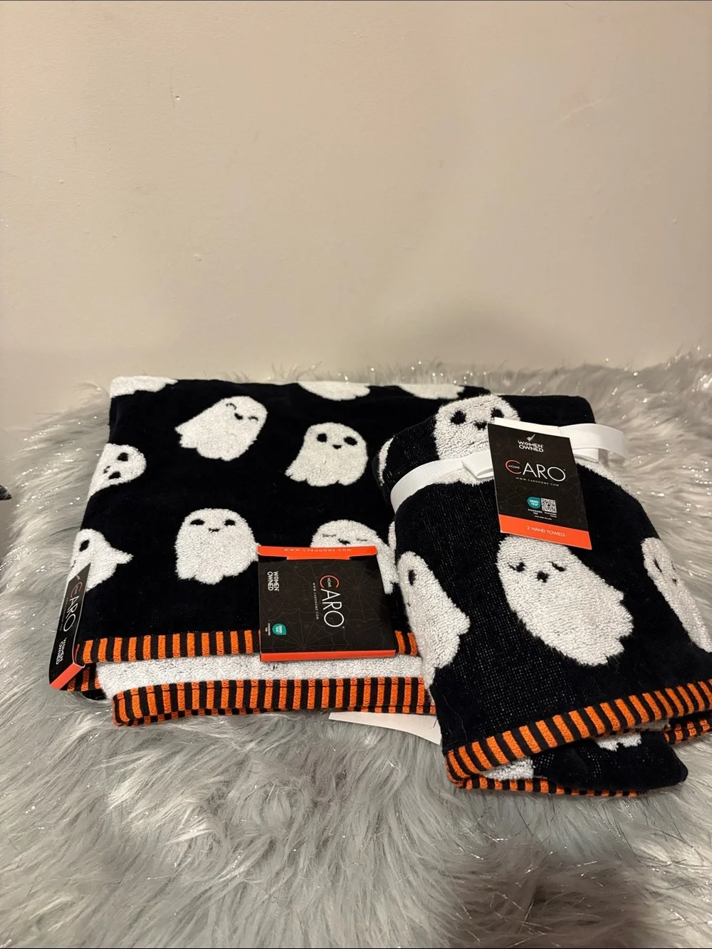 BNWT CARO Black & White Ghost Halloween Towel Set with Orange Stripe Trim