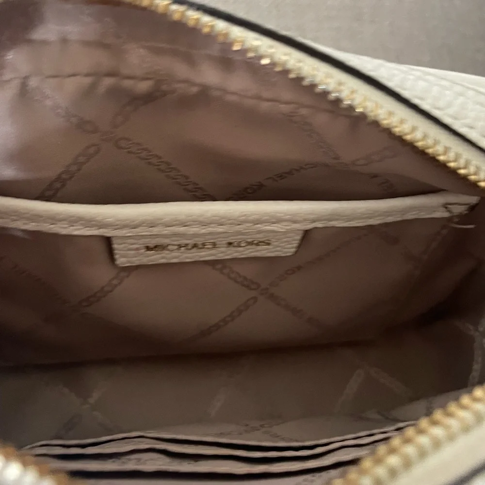 Michael Kors compact pebbled