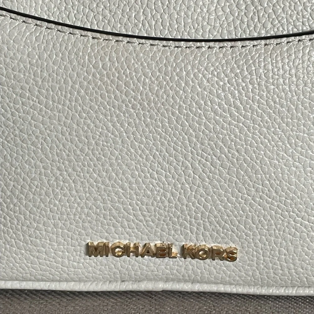Michael Kors compact pebbled