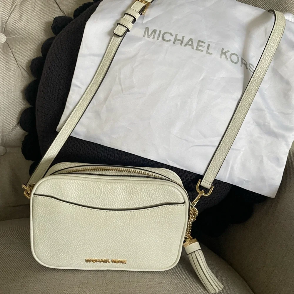 Michael Kors compact pebbled