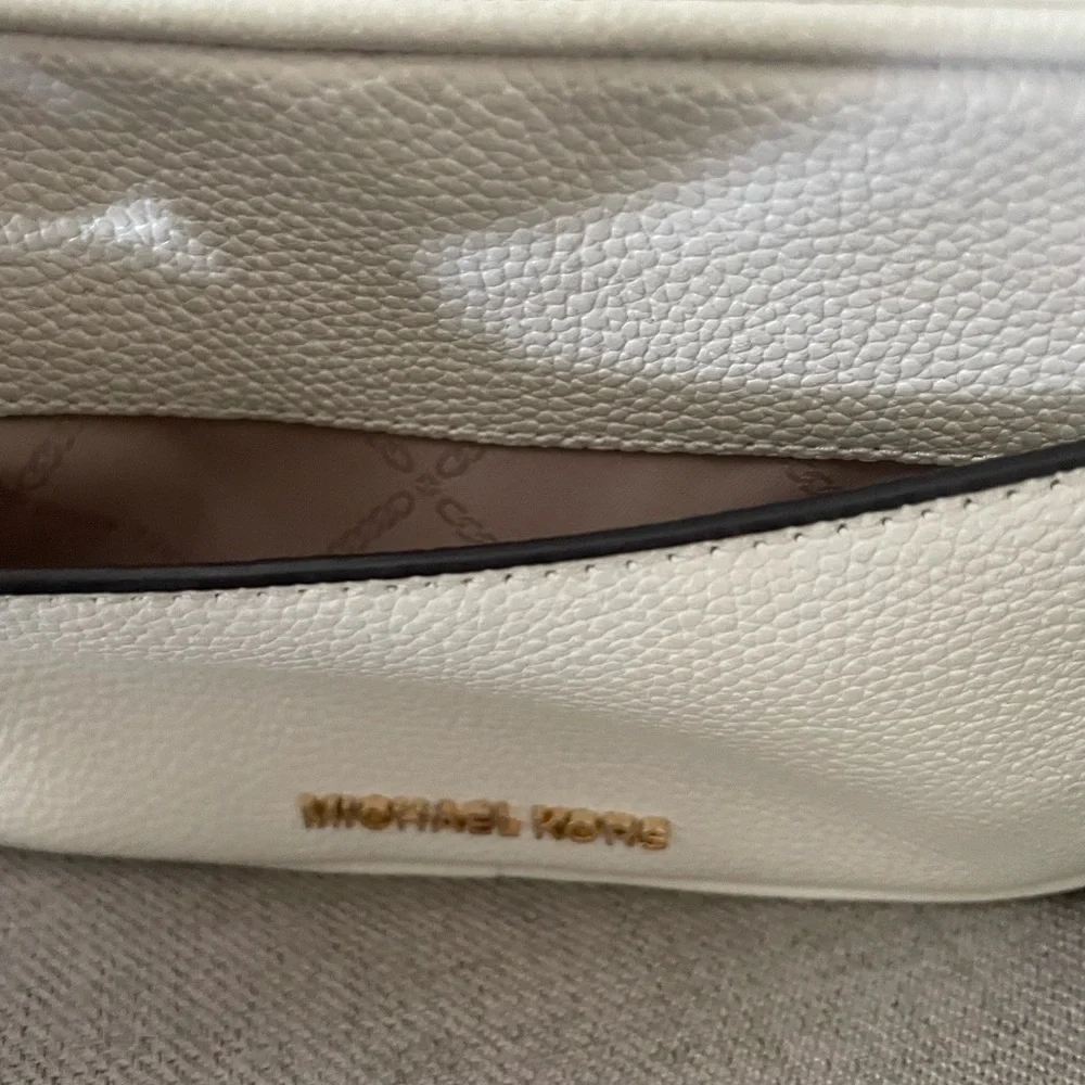 Michael Kors compact pebbled