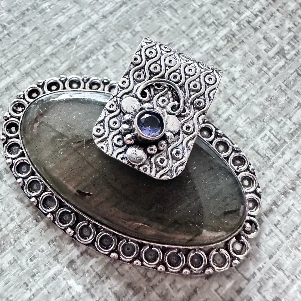 Handmade large stones bezel