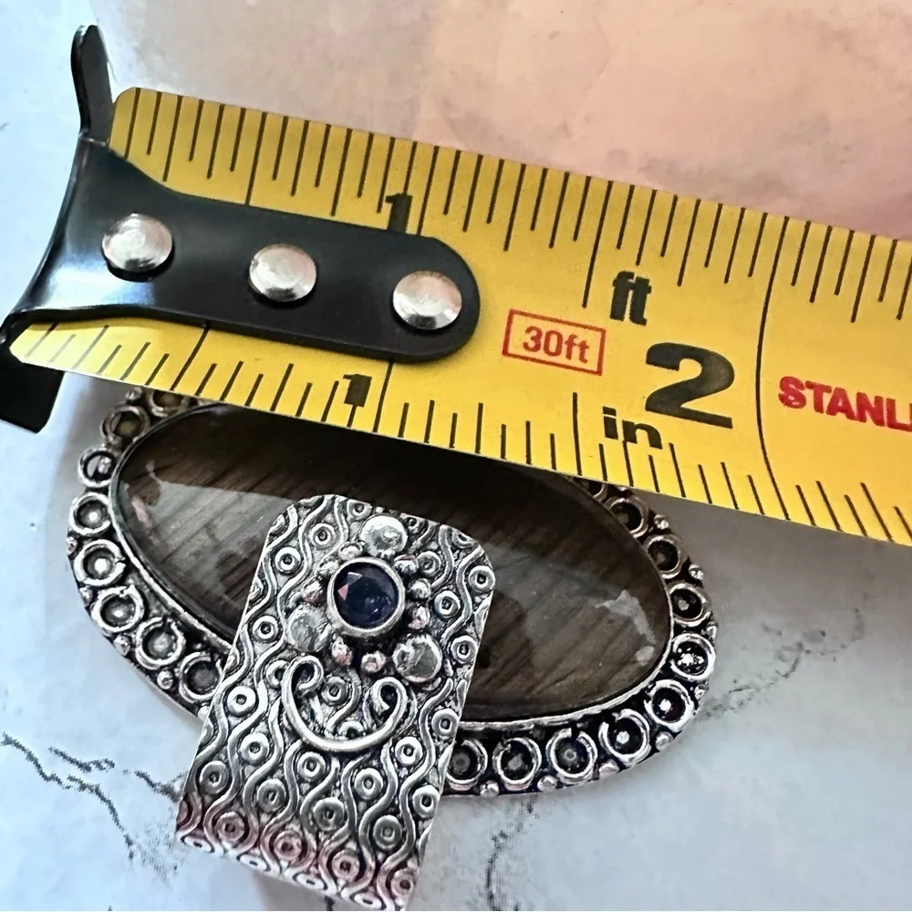 Handmade bin tone gemstones