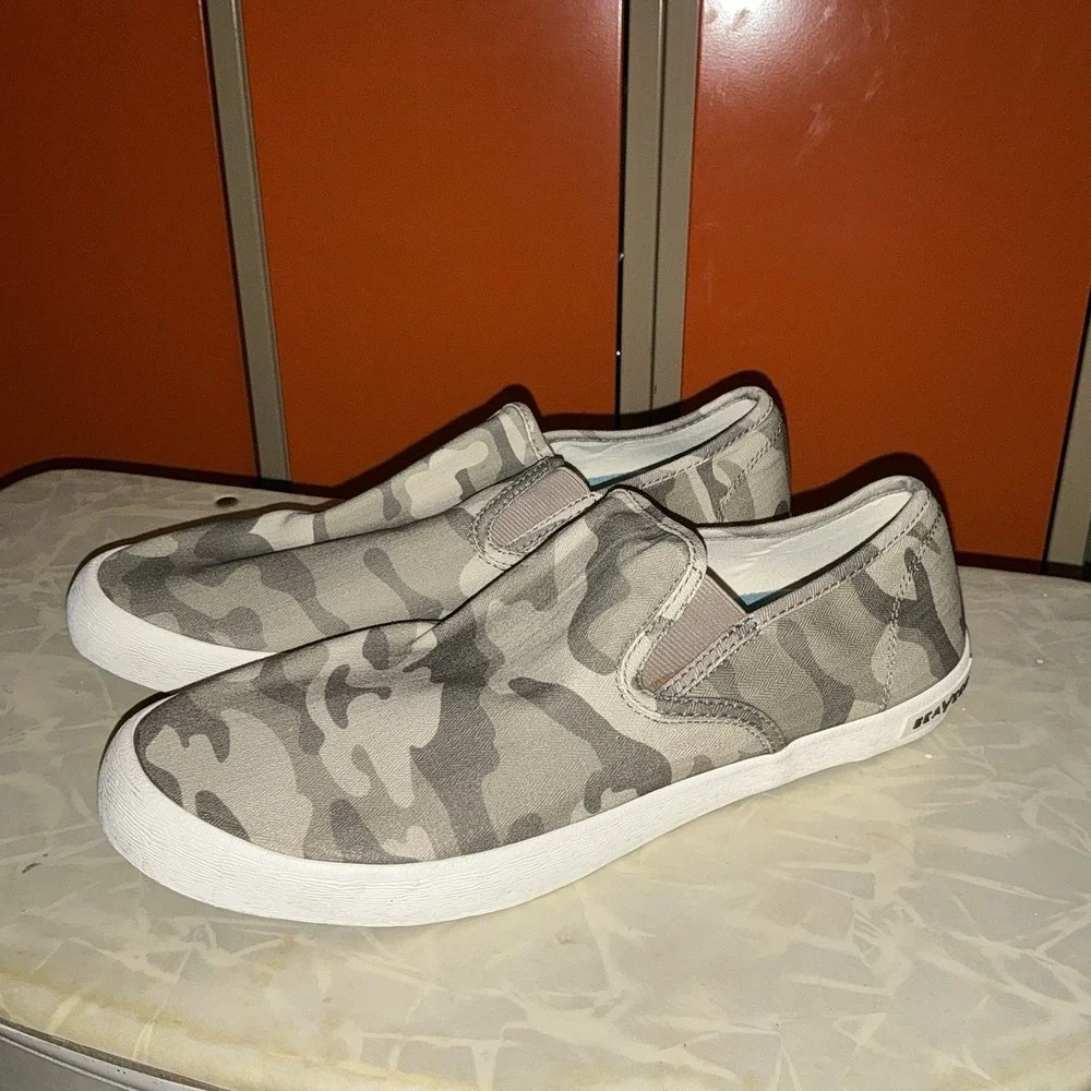 Seavees Baja Sneakers Mens Size 9.5  Camo Canvas Slip-On Comfort Shoes Gray