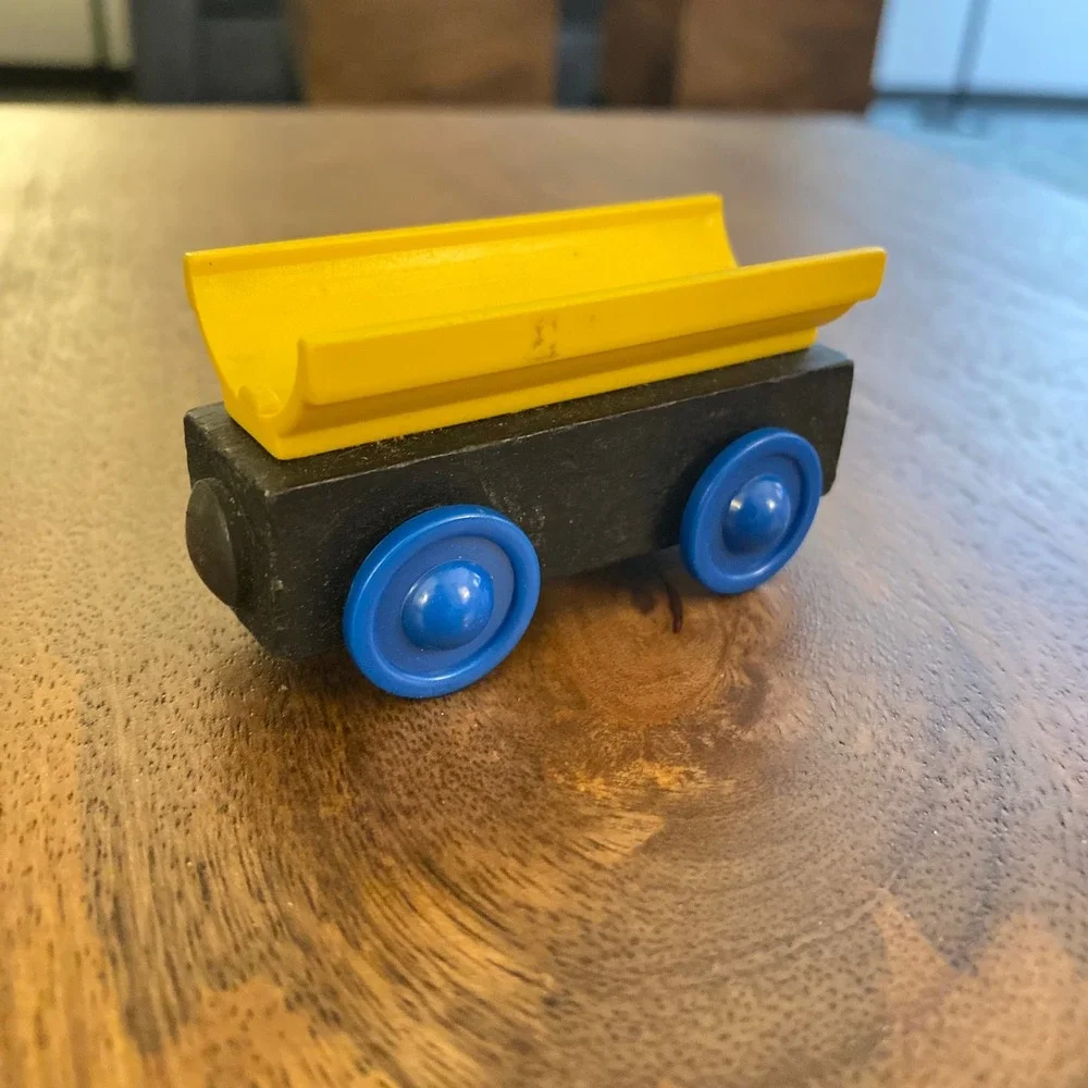 Wooden Log Car Toy Train Rolling Stock‎ Yellow Black Blue Magnetic Connector