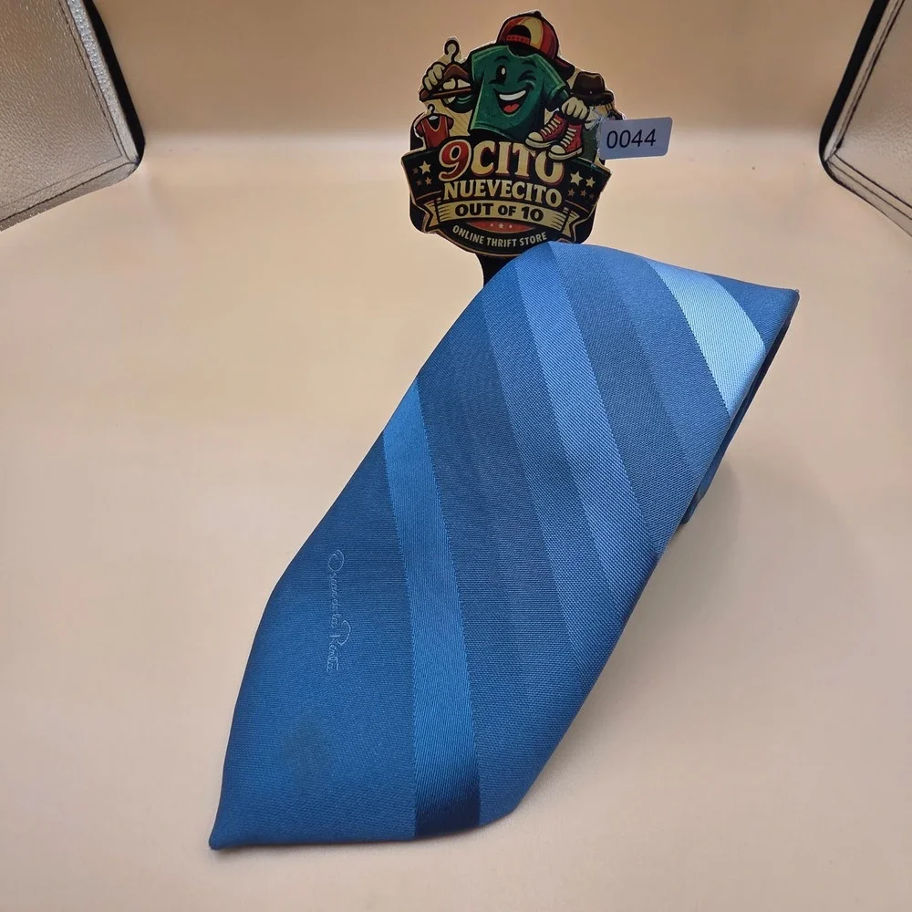 Oscar de la Renta Mens Silk Necktie Blue Tonal Diagonal Stripe Signature Logo
