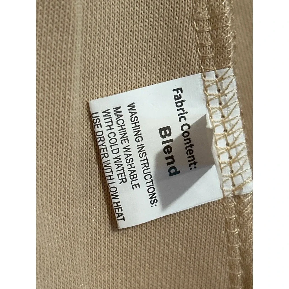 The Unbranded Brand pull flap
