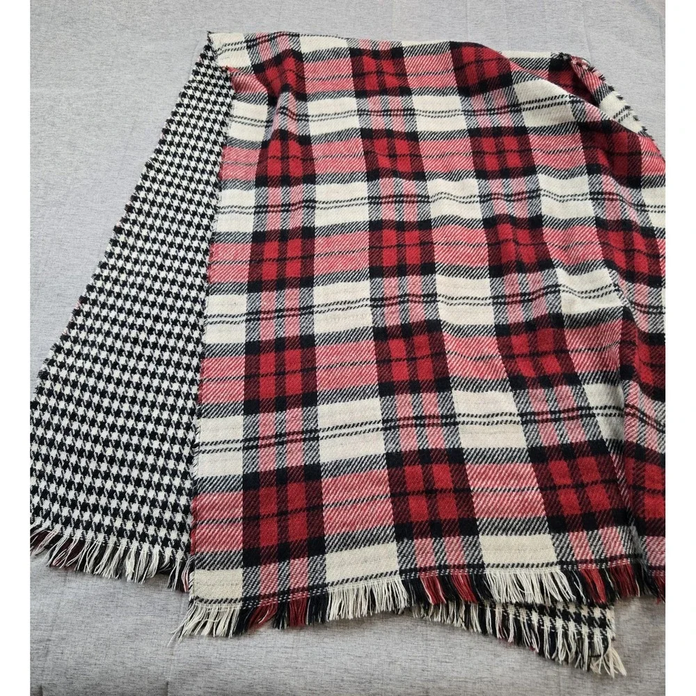 Steve Madden Large Knit Scarf‎ Houndstooth / Plaid Soft Neck Warmer 28