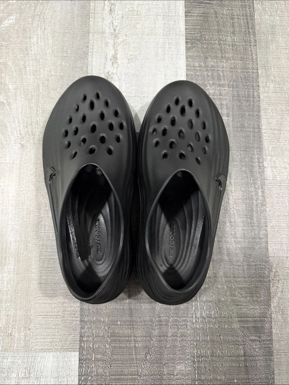 Nike lightweight slip