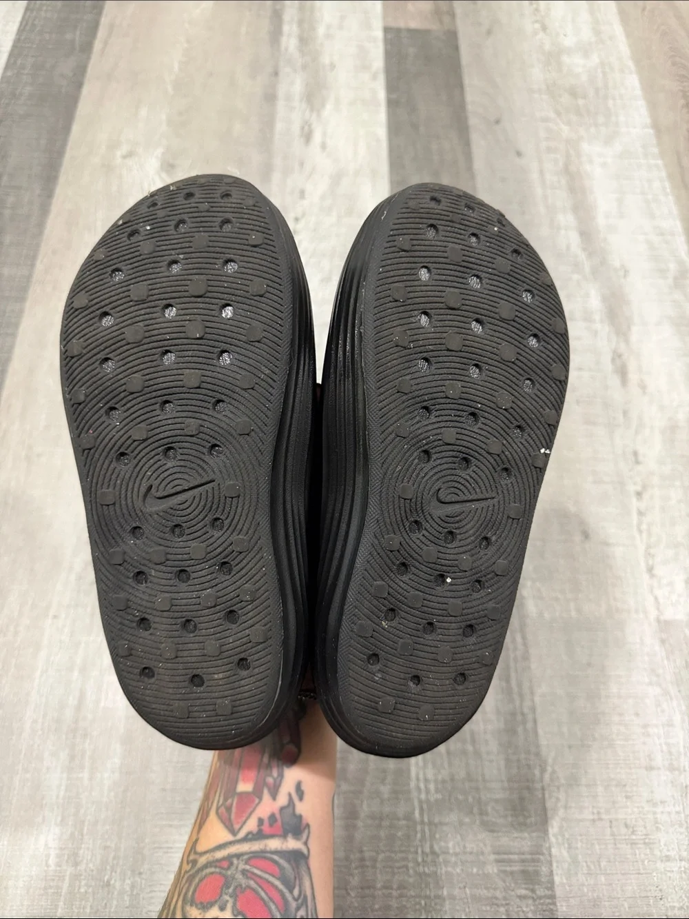Nike lightweight slip
