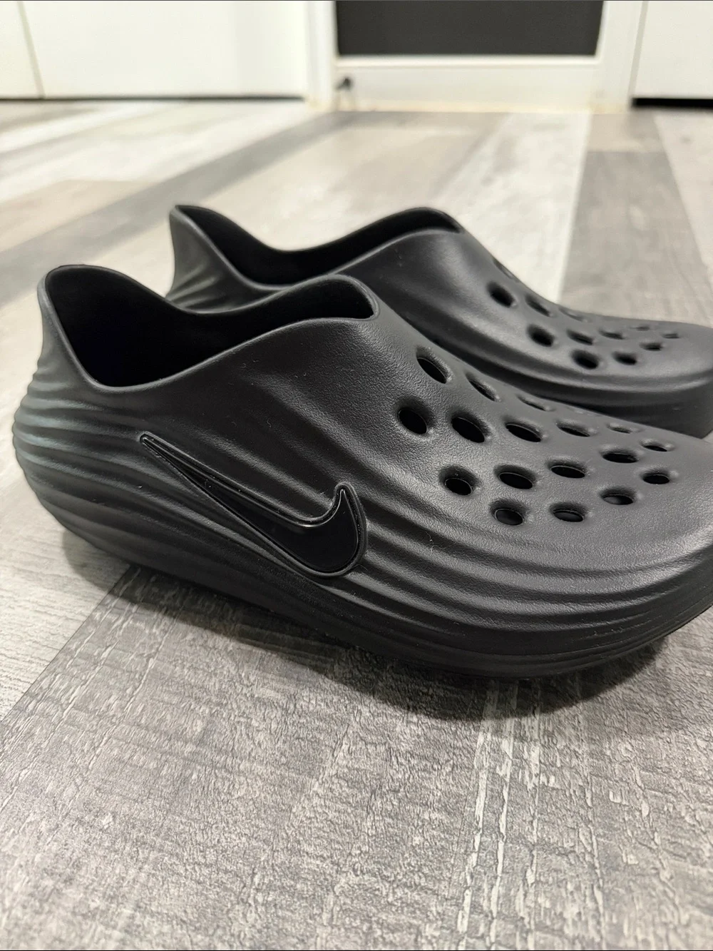 Nike lightweight slip