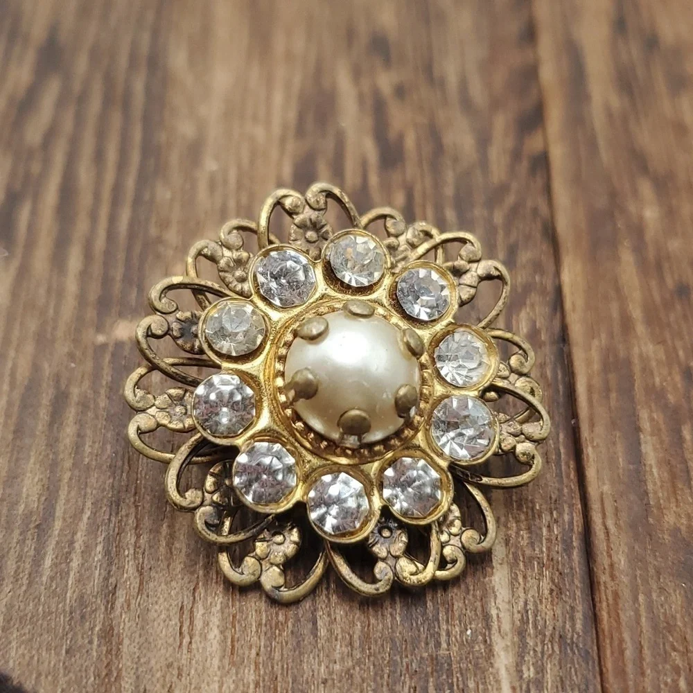 B432‎ edwardian crystal floral cottagecore brooch