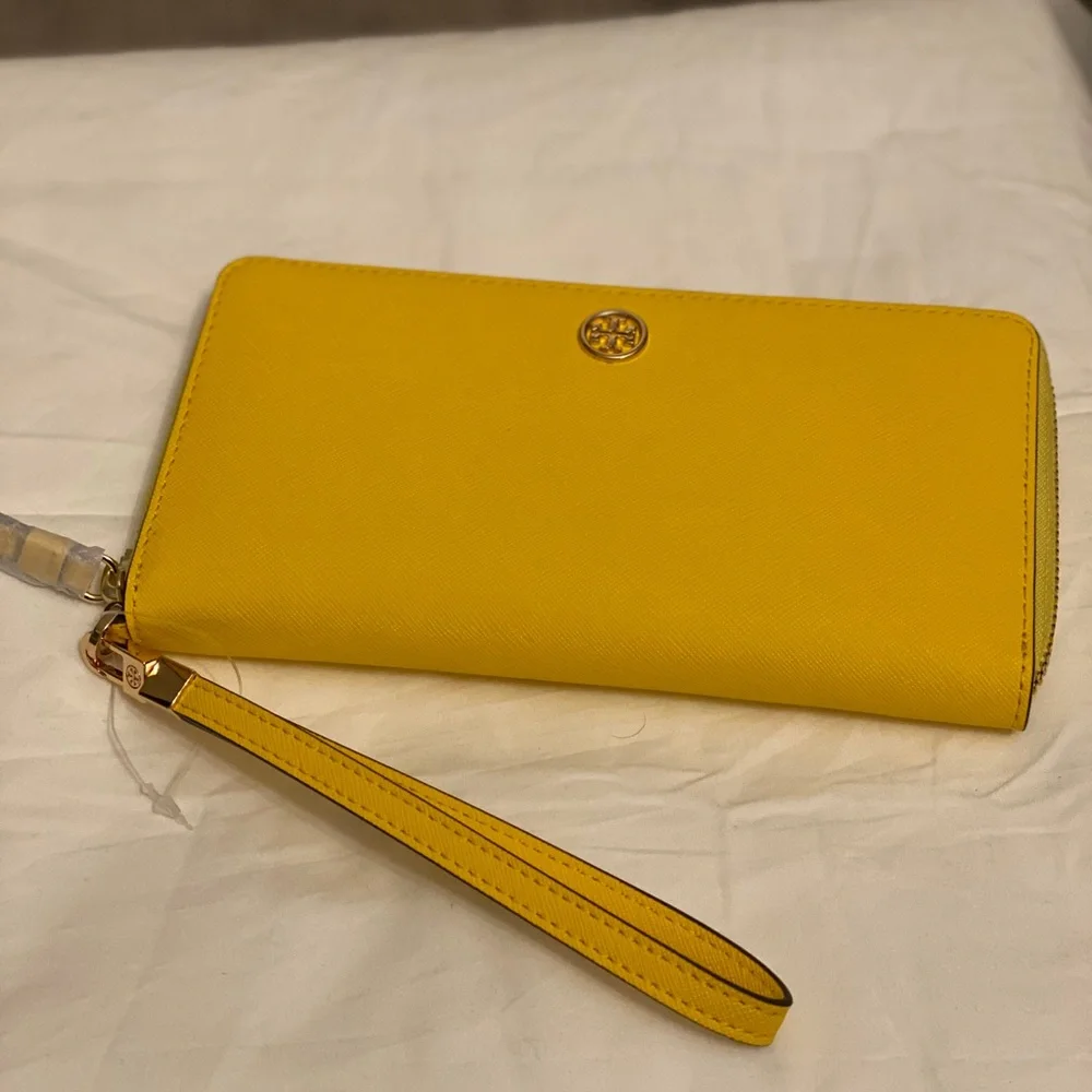 Tory Burch compact zip