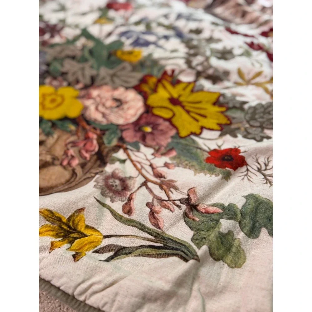 Unbranded intricate floral