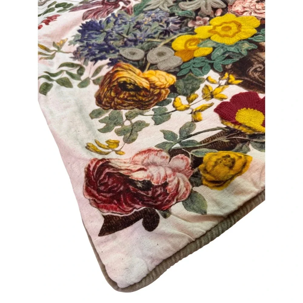 Unbranded intricate floral