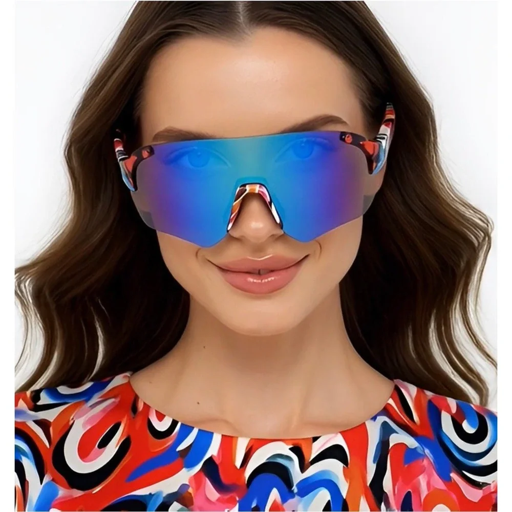 N/A eye catching