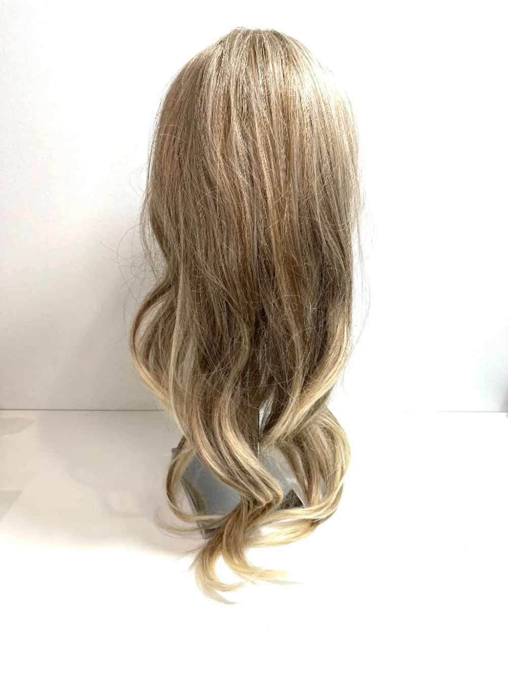 N/A 24 blonde