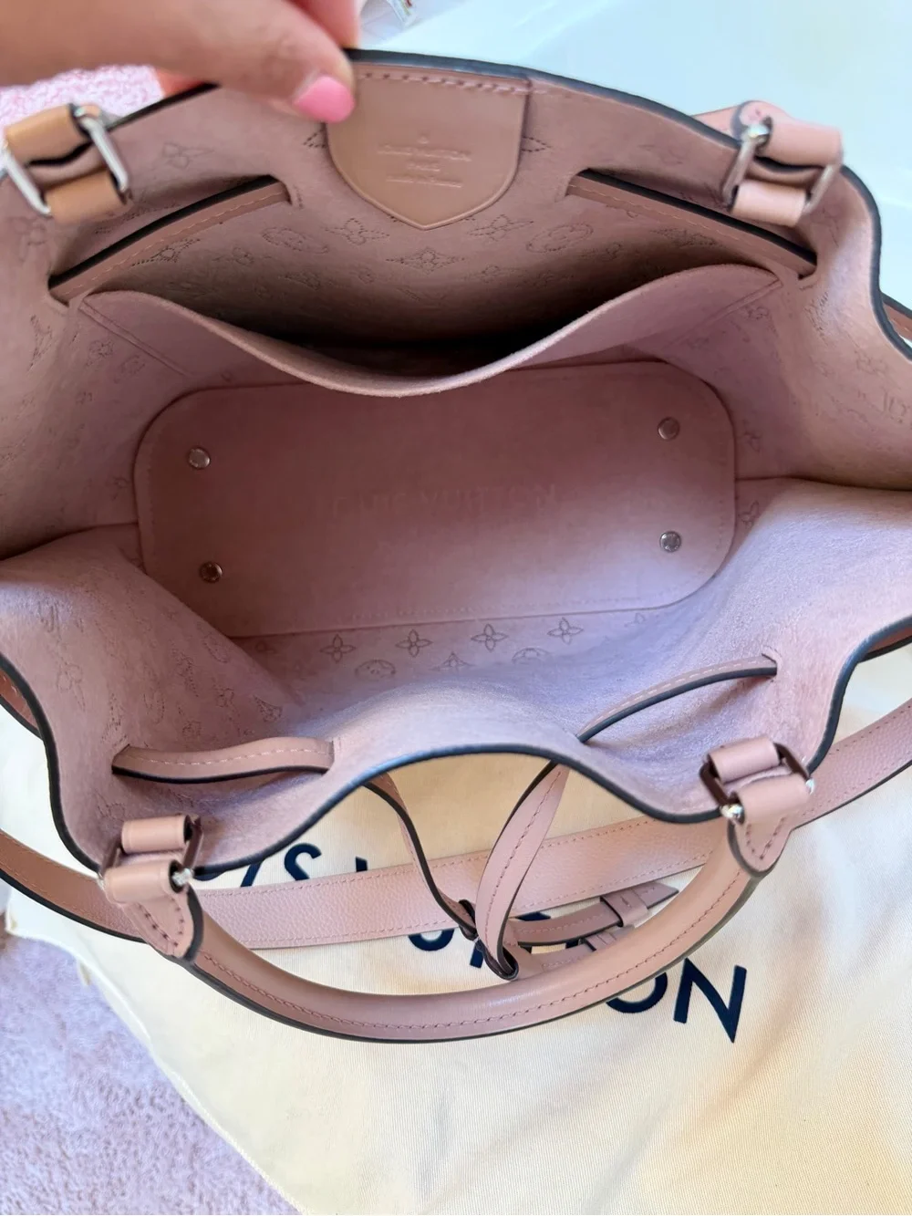 Louis Vuitton Mahina Girolatta Magnolia Handbag Pink