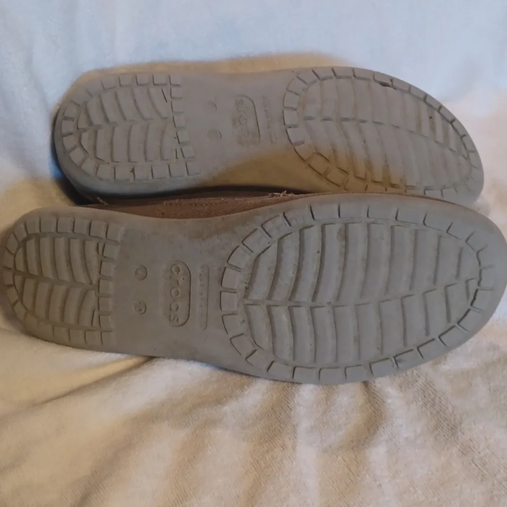 CROCS comfortable stylish