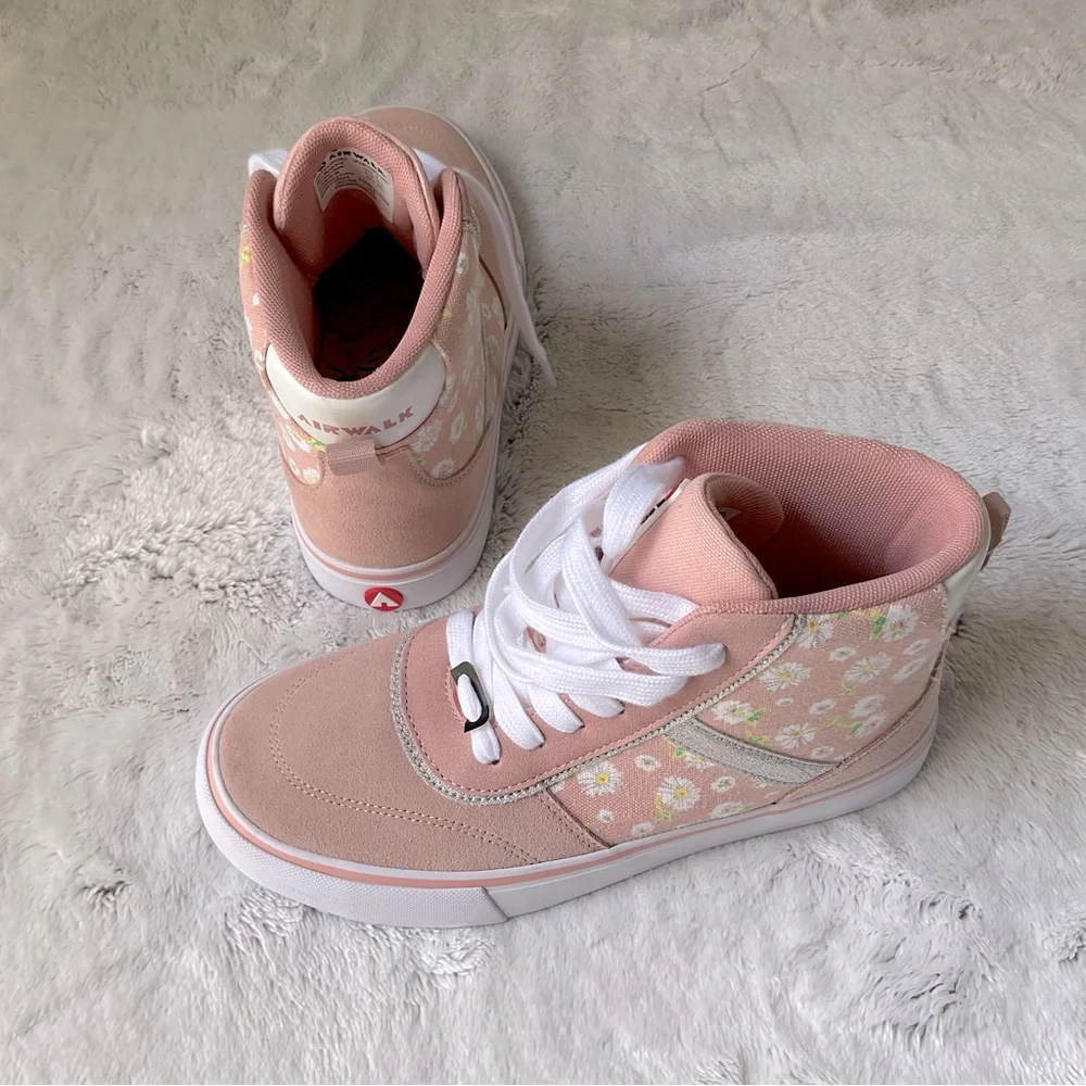 NWOT Adorable AIRWALK Big Girls High Tops Size 5