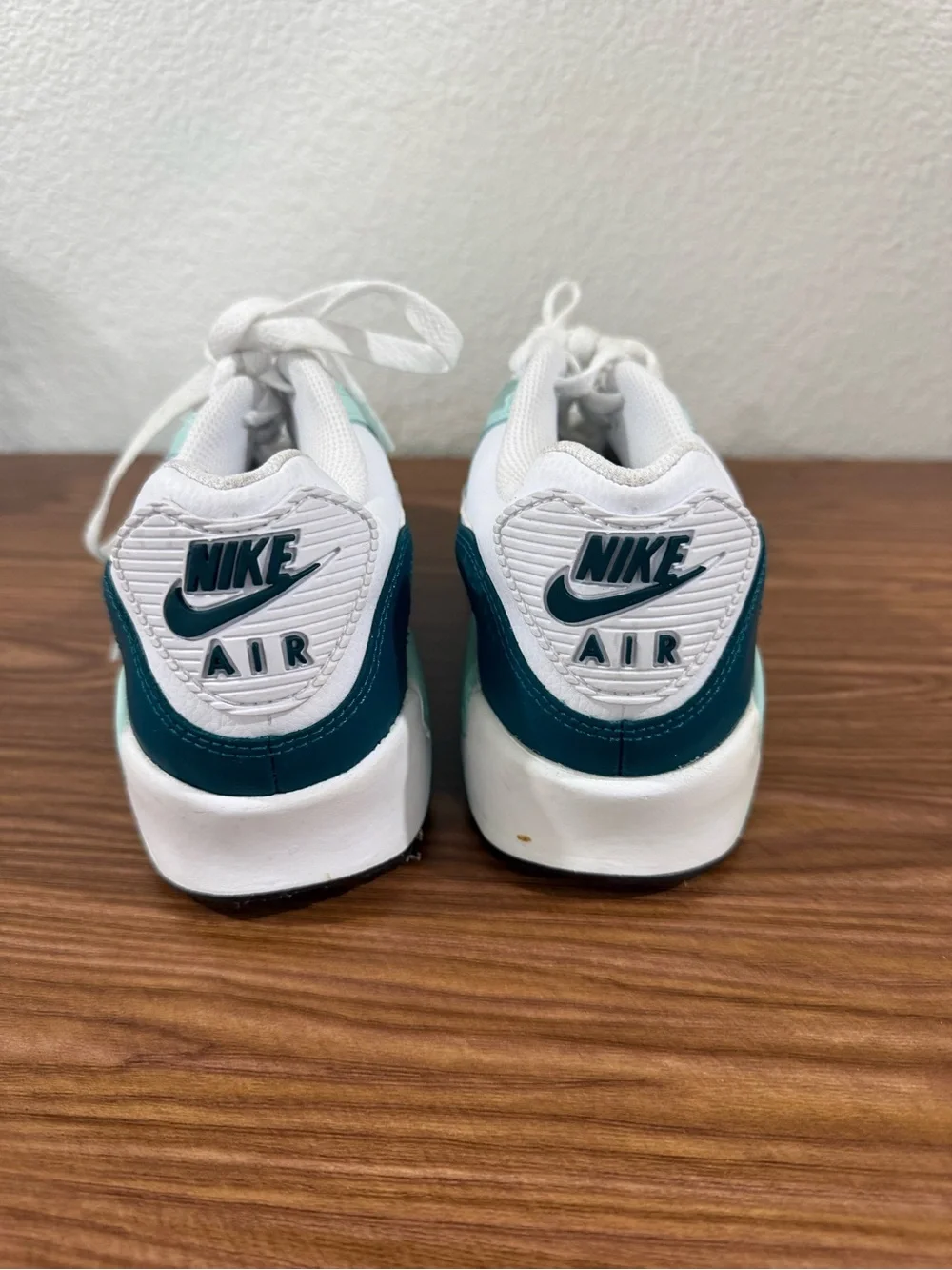 Nike cushioned size top